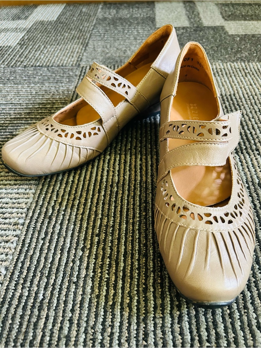 Ziera Taupe Laser Cut Out Pleated Adjustable Low Heel Mary Janes sz 37 6.5 WIDE
